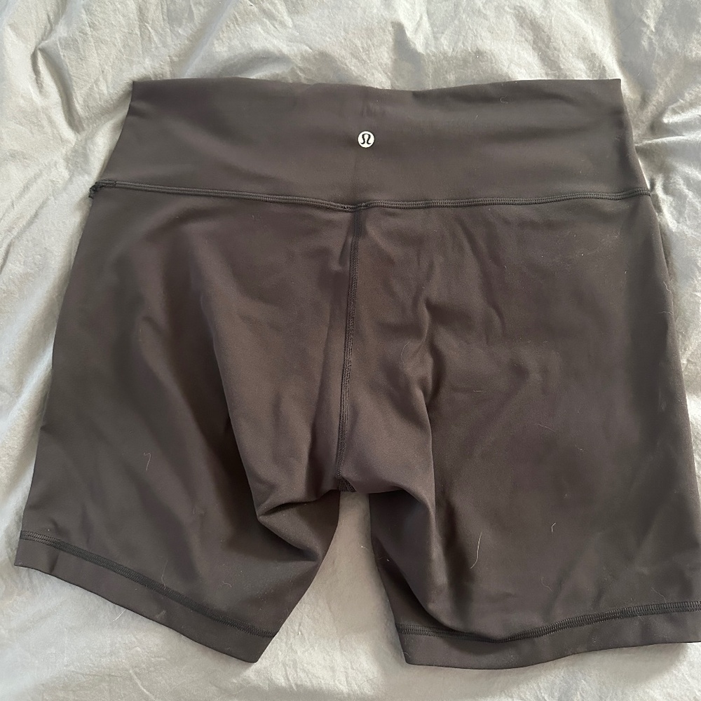 Lululemon Wonder Train Shorts 8"
